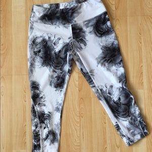 MPG black&white florals Capri Medium